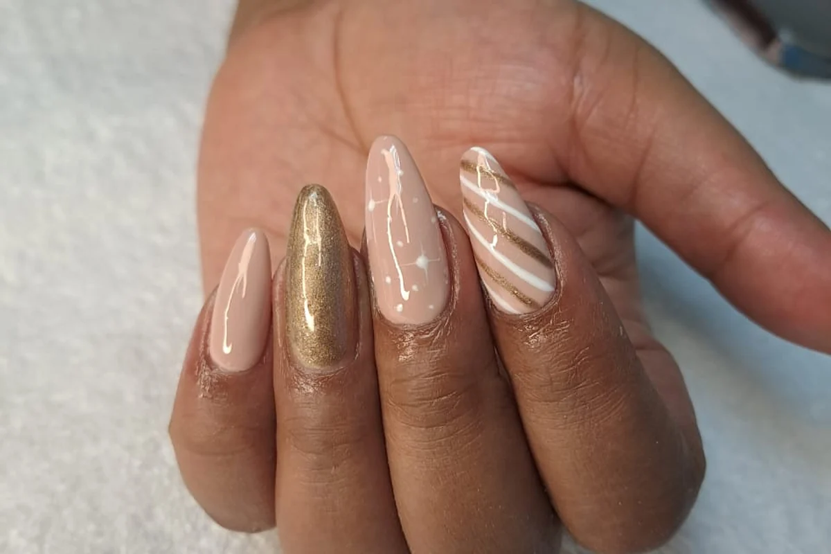 EMB Flamboyant Lady full set gel nails, classic lashes and gel pedi